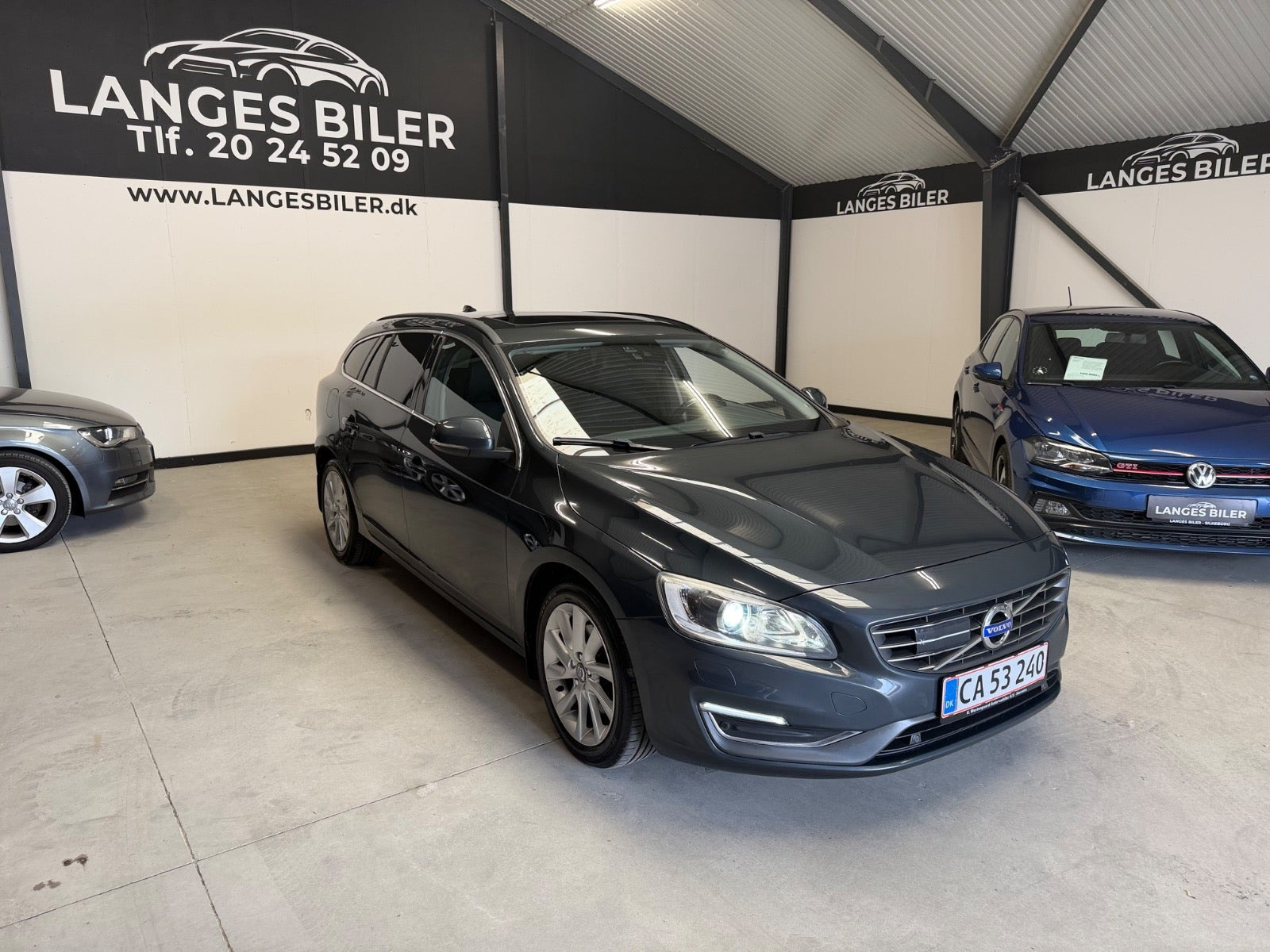 Grå Volvo V60 fra 2015