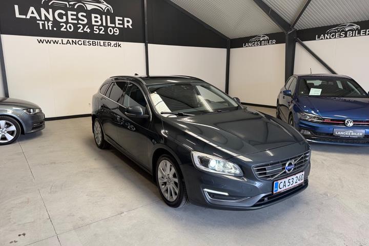 Grå Volvo V60 fra 2015