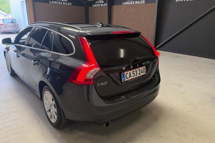 Grå Volvo V60 fra 2015