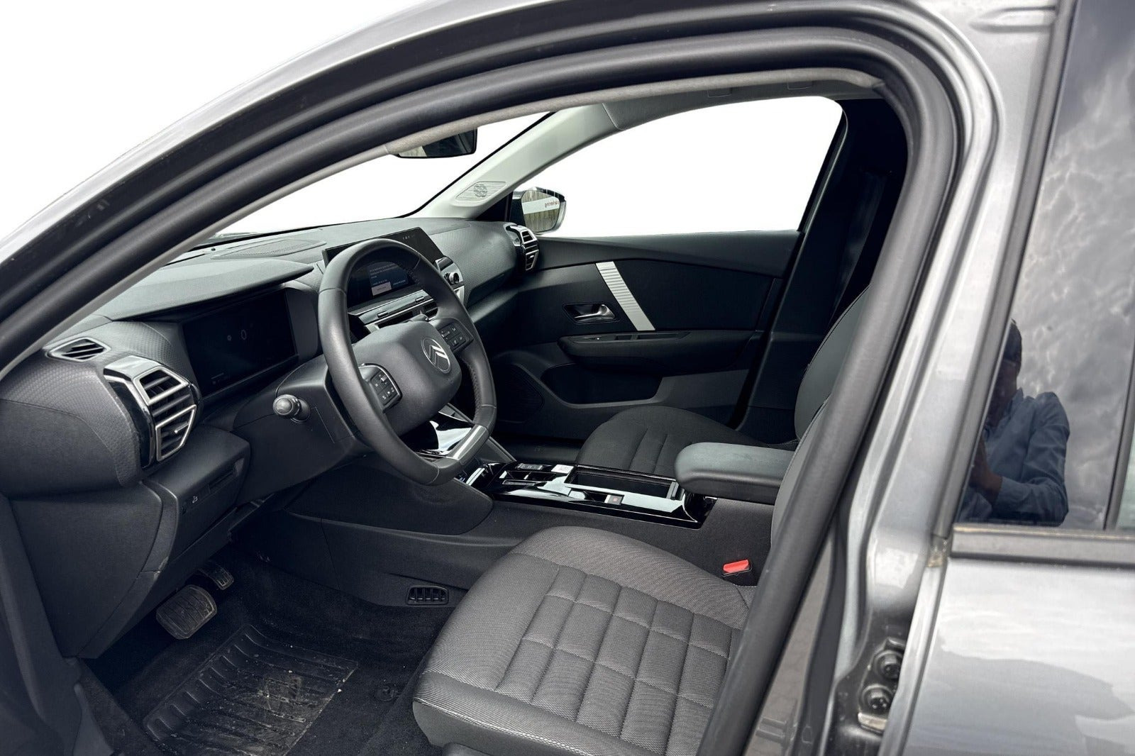 Grå Citroën ë-C4 X fra 2025
