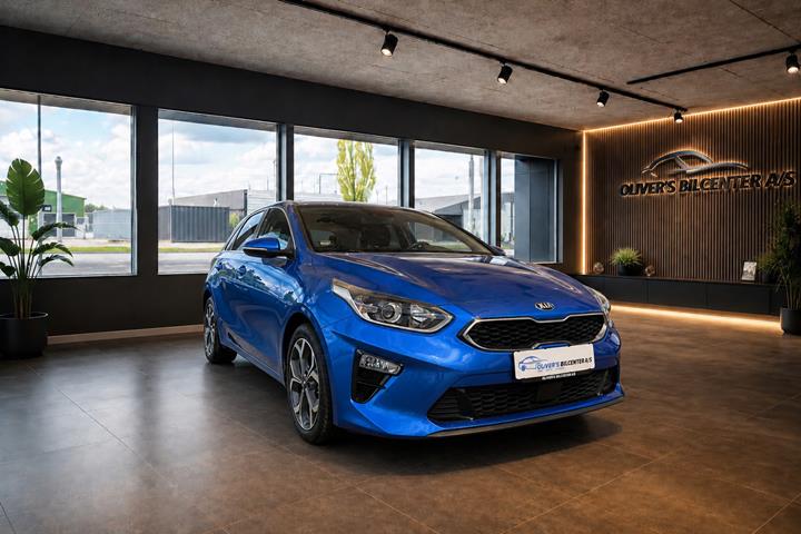 Blå Kia Ceed fra 2019 set udefra