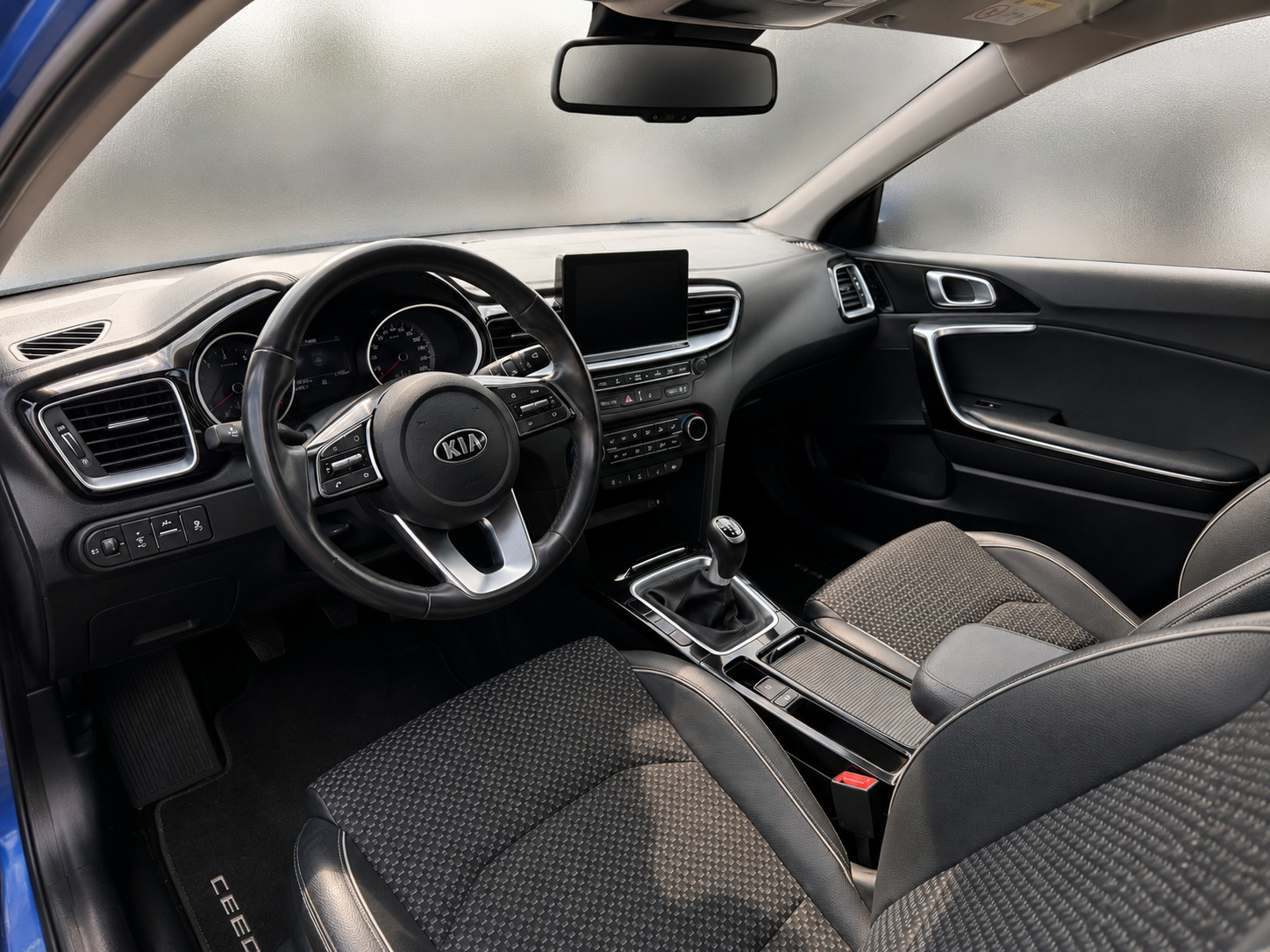 Blå Kia Ceed fra 2019