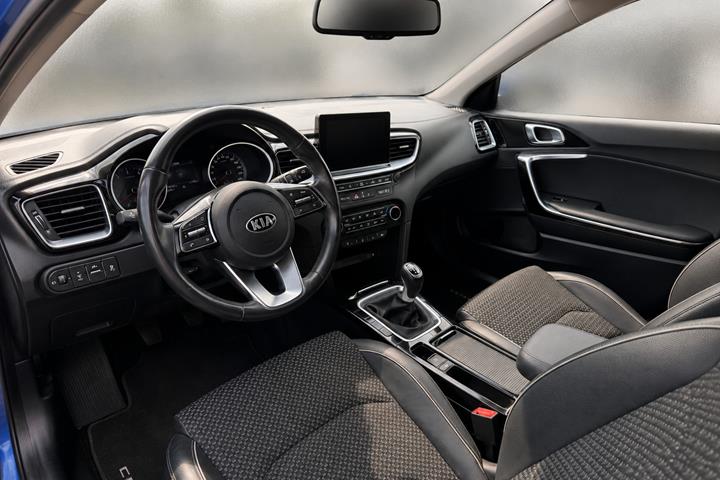 Blå Kia Ceed fra 2019