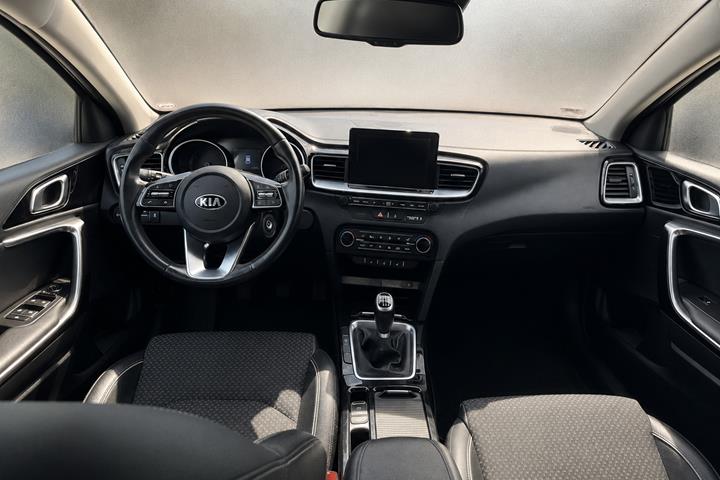Blå Kia Ceed fra 2019