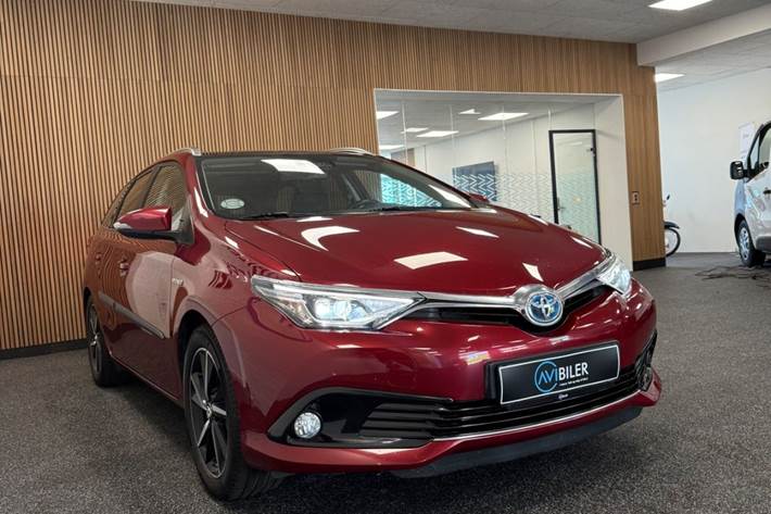 Grå Toyota Auris fra 2018