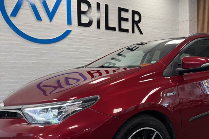 Grå Toyota Auris fra 2018