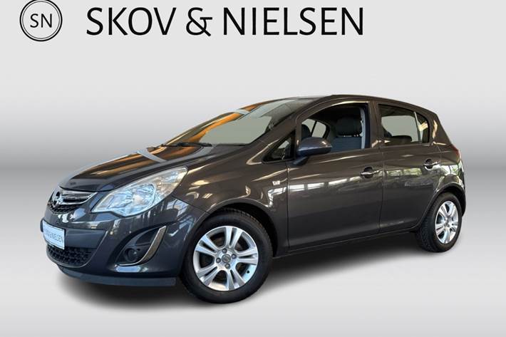 Grå Opel Corsa fra 2013