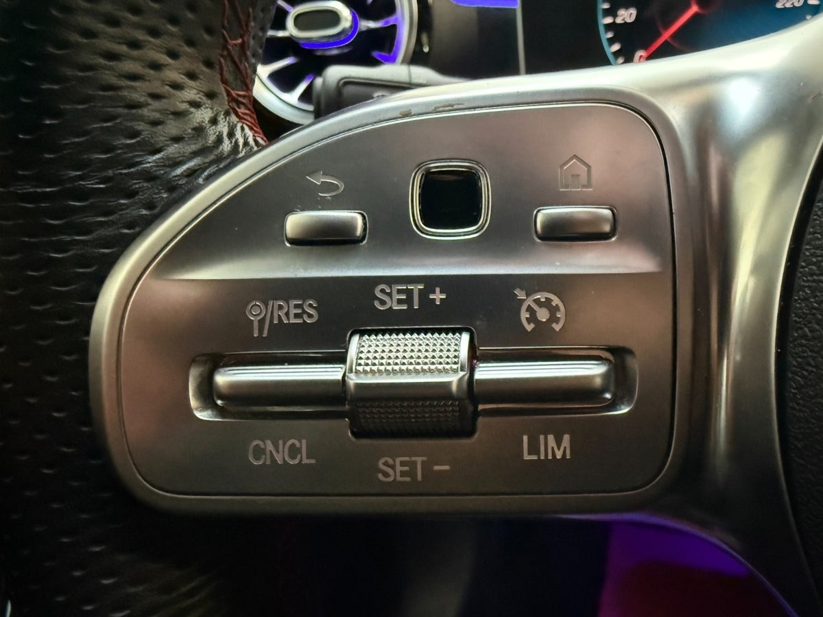 Hvid Mercedes A220 fra 2019 set indefra