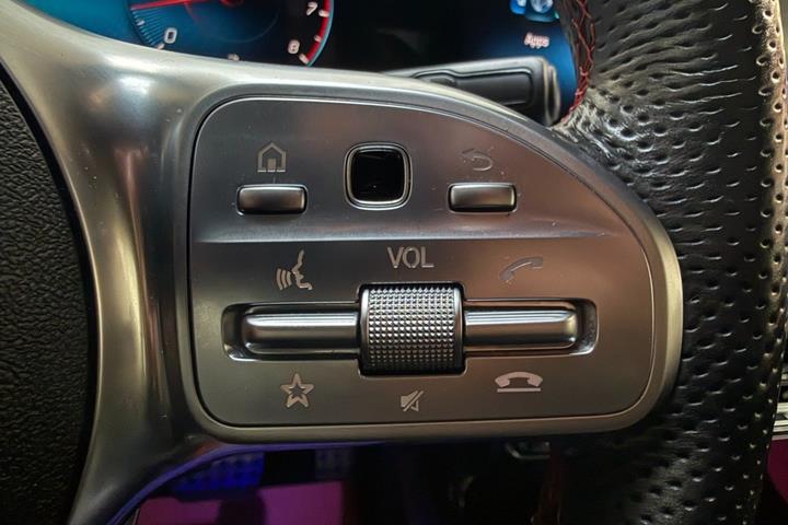 Hvid Mercedes A220 fra 2019 set indefra