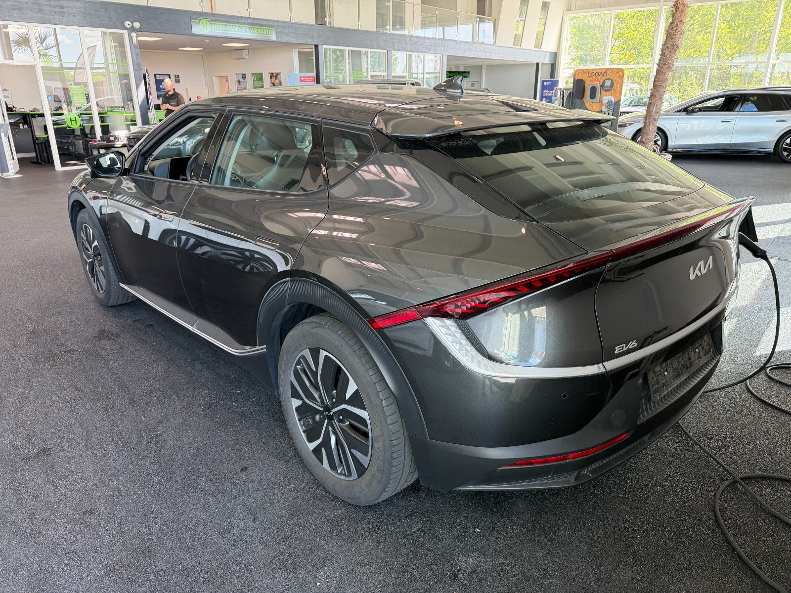 Grå Kia EV6 fra 2023