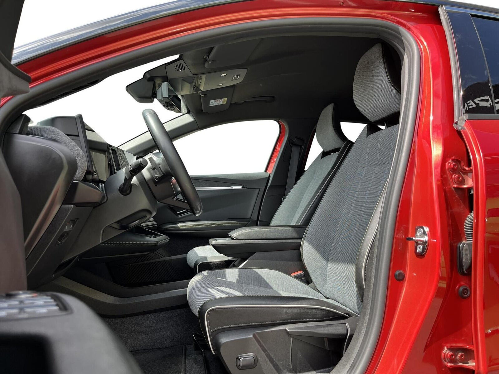 Rød Renault Megane E-Tech fra 2022 set indefra
