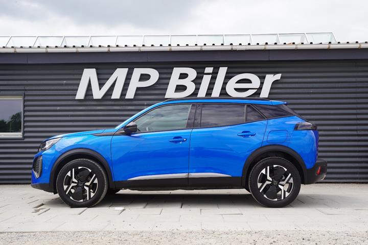 Blå Peugeot 2008 fra 2024