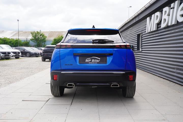 Blå Peugeot 2008 fra 2024