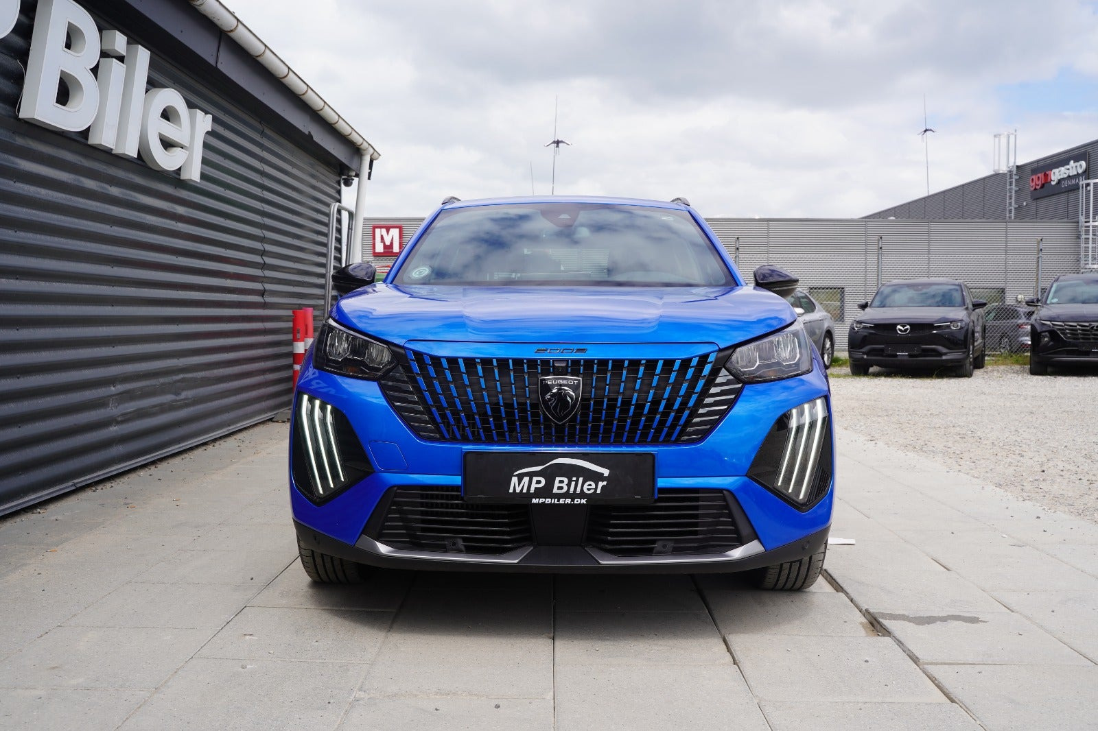 Blå Peugeot 2008 fra 2024