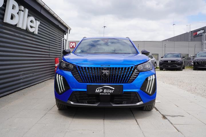 Blå Peugeot 2008 fra 2024