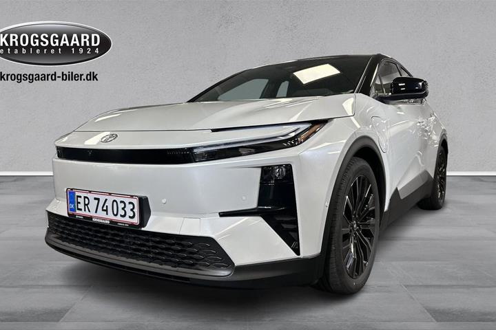 Hvid Toyota C-HR+ fra 2025 set udefra