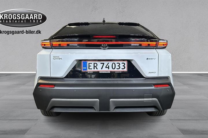 Hvid Toyota C-HR+ fra 2025