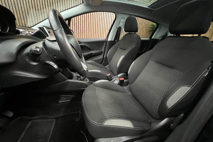 undefined Peugeot 208 fra 2016