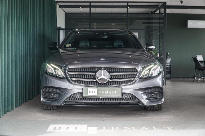 Grå Mercedes E220 d fra 2017