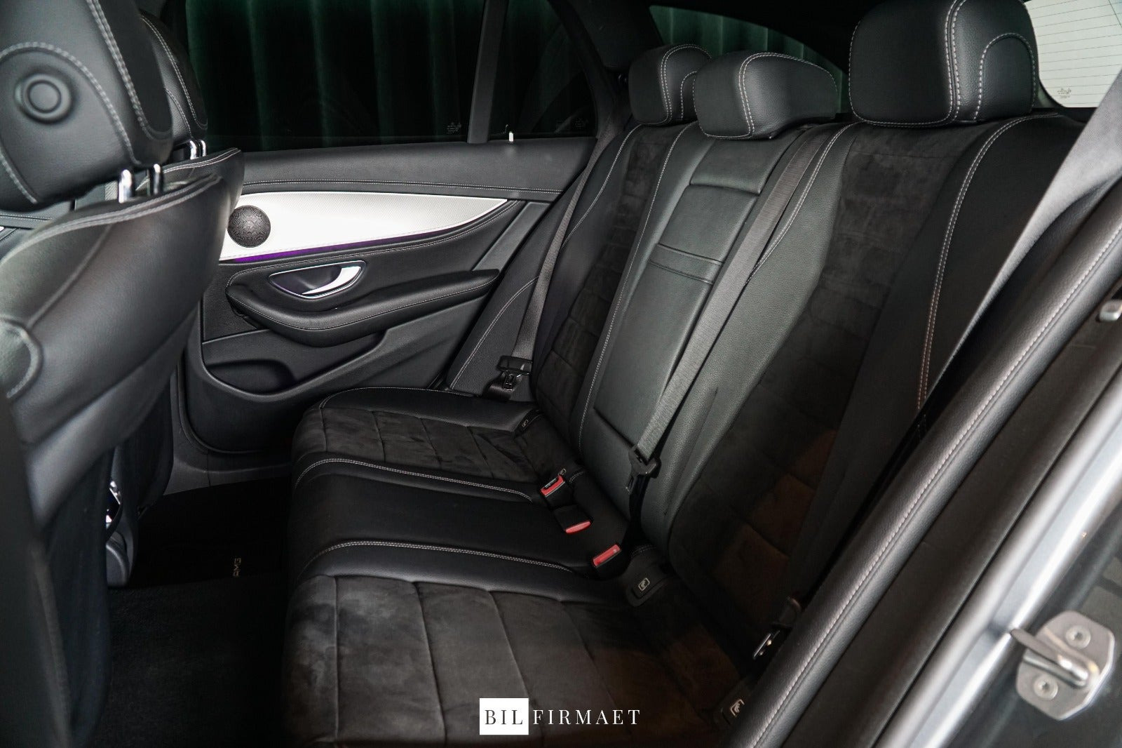 Grå Mercedes E220 d fra 2017