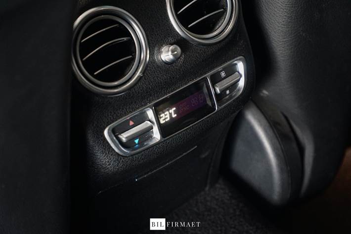 Grå Mercedes E220 d fra 2017