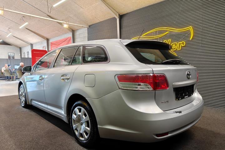 undefined Toyota Avensis fra 2011