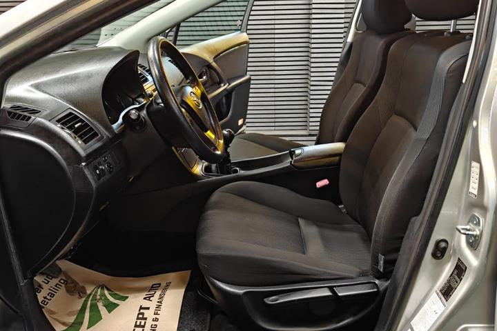 undefined Toyota Avensis fra 2011