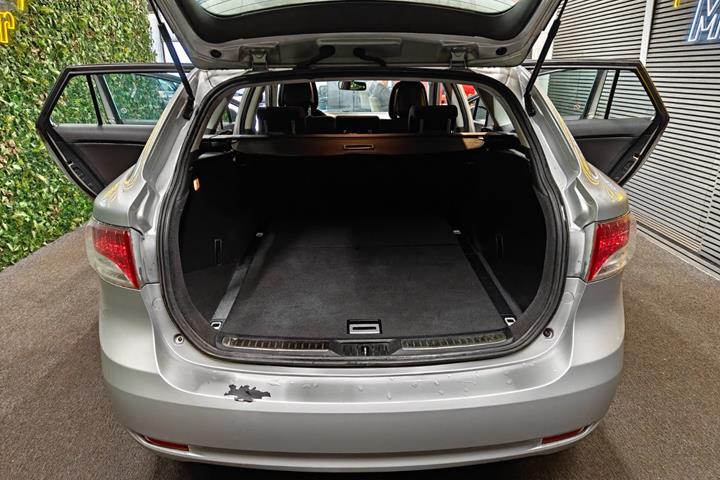 undefined Toyota Avensis fra 2011