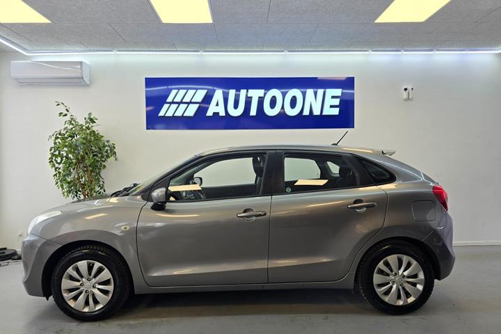 Grå Suzuki Baleno fra 2016