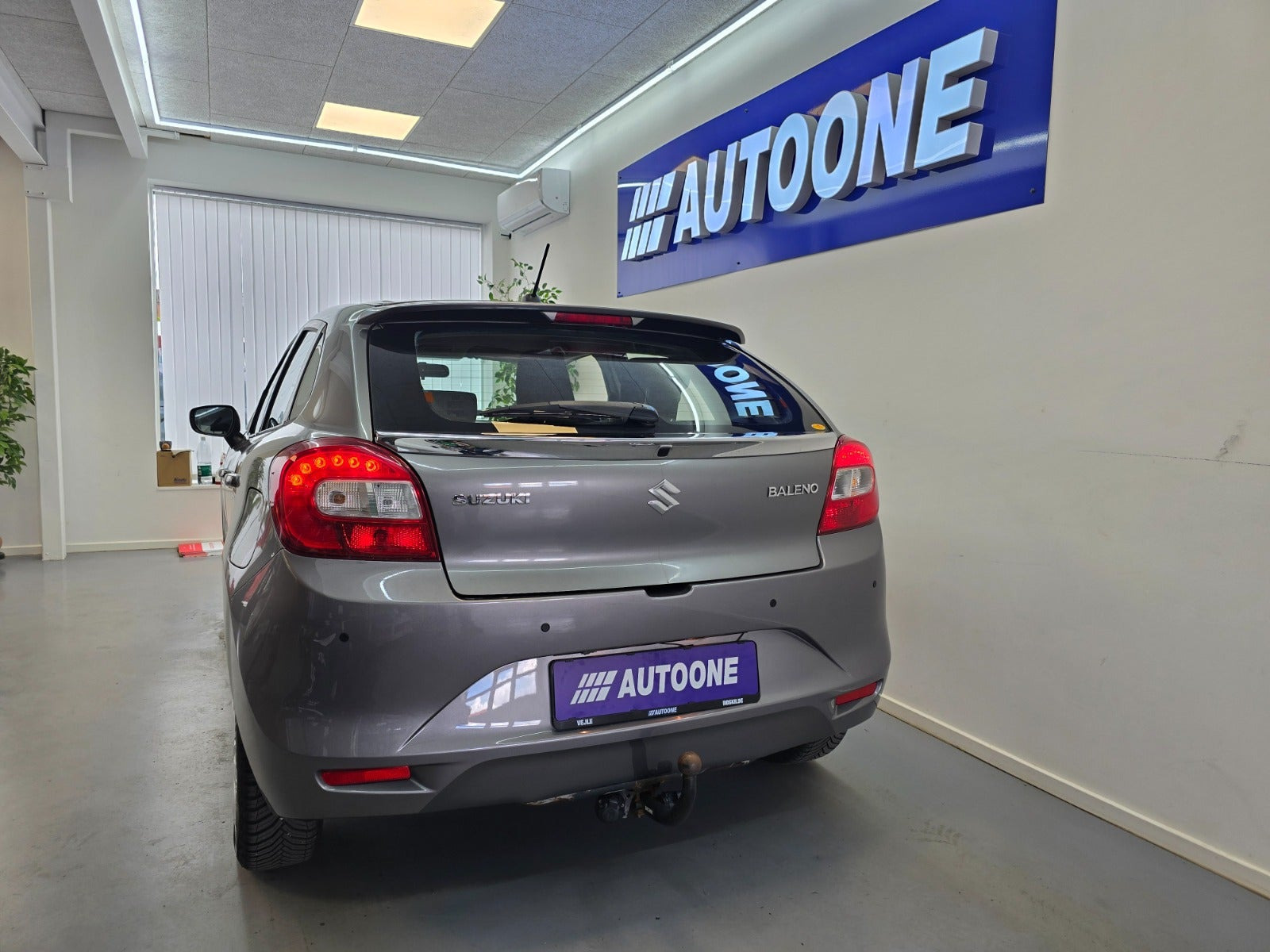 Grå Suzuki Baleno fra 2016
