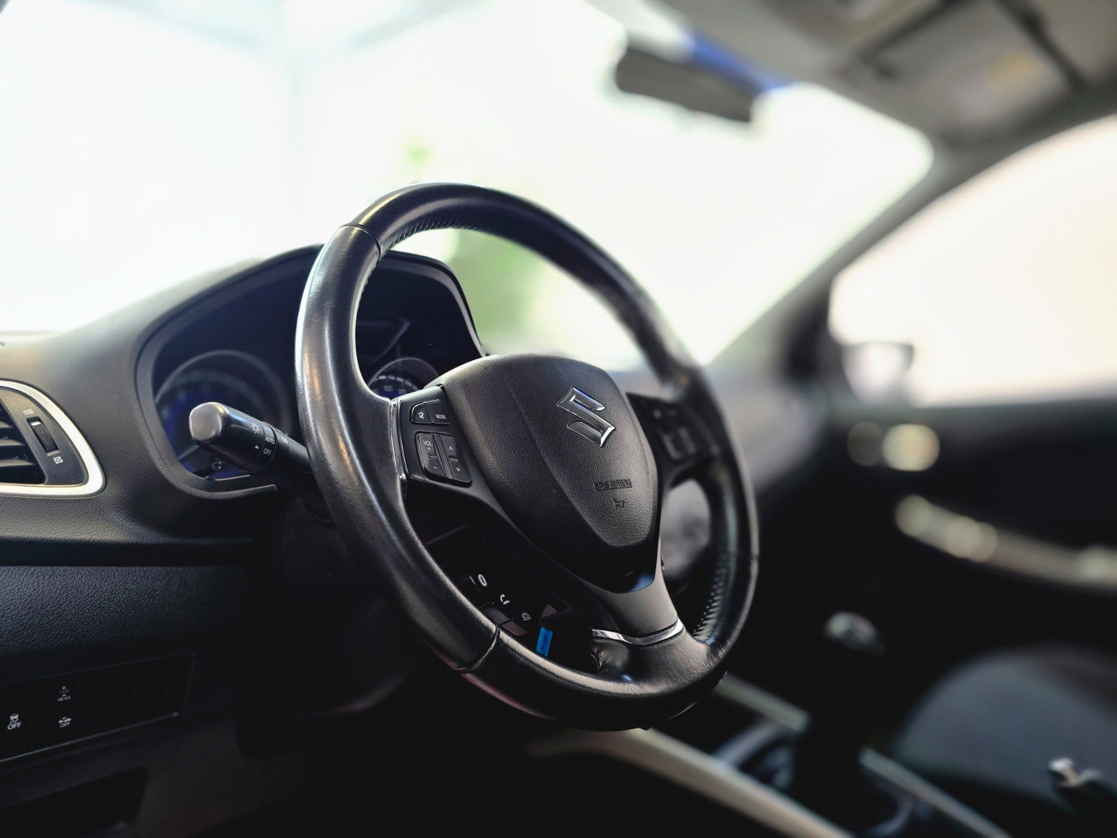 Grå Suzuki Baleno fra 2016