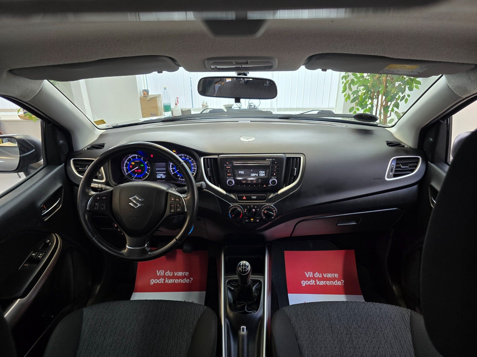 Grå Suzuki Baleno fra 2016