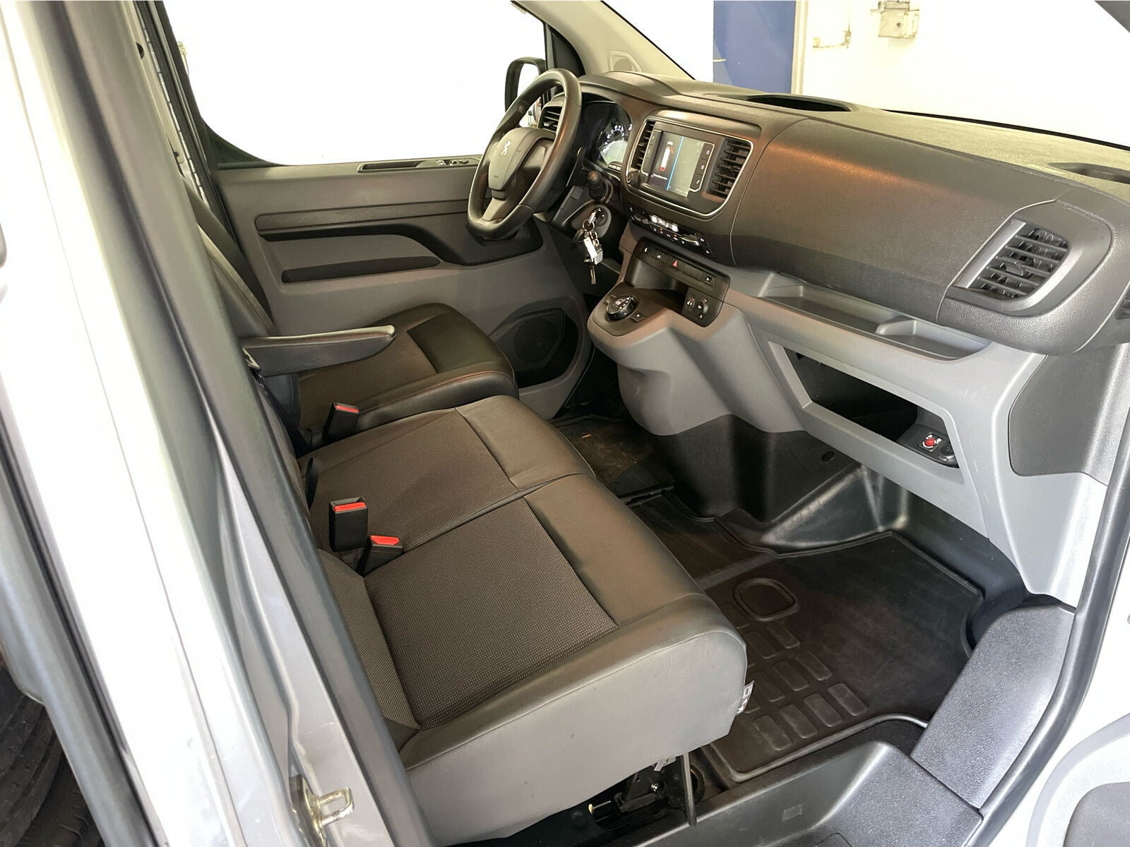Sølv Peugeot Expert fra 2021