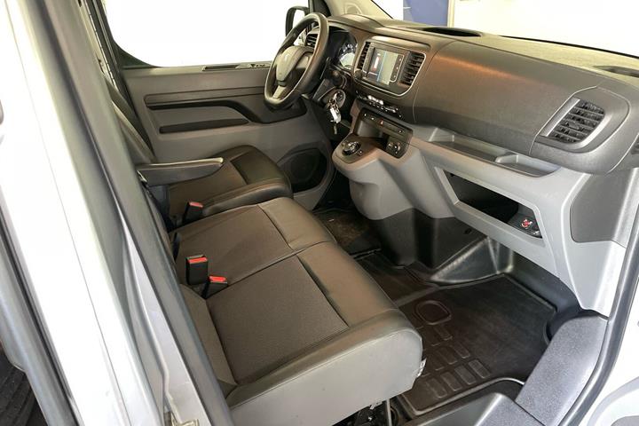 Sølv Peugeot Expert fra 2021