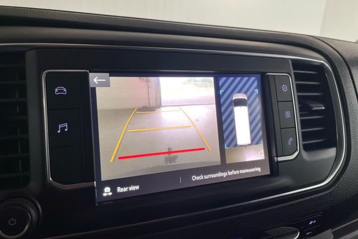 Hvid Opel Vivaro fra 2022