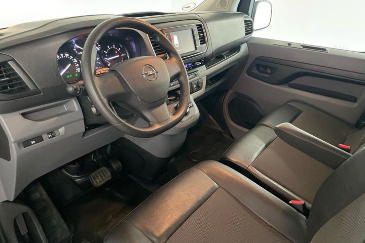 Hvid Opel Vivaro fra 2022