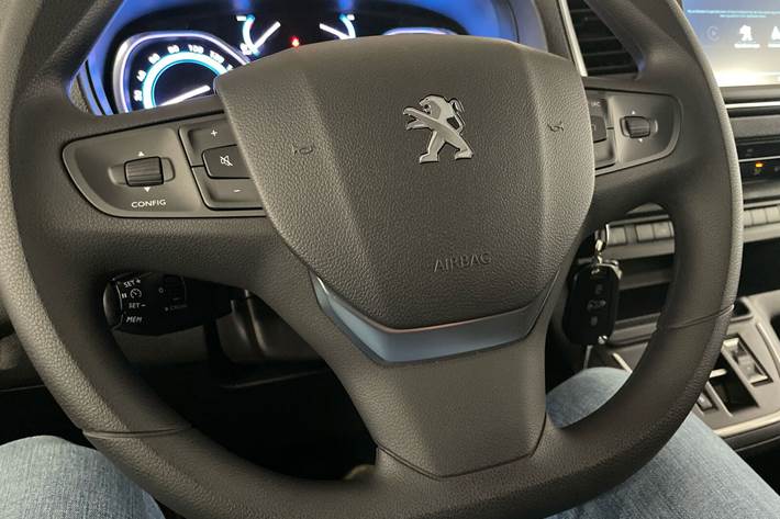 Hvid Peugeot e-Expert fra 2024