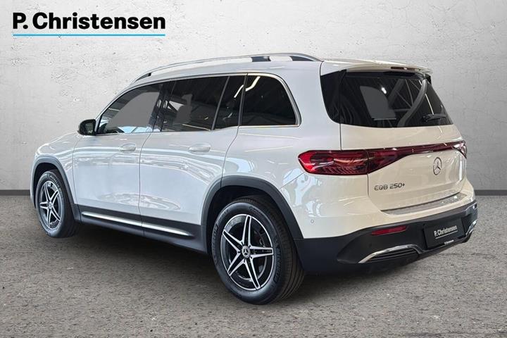 Hvid Mercedes EQB250+ fra 2025