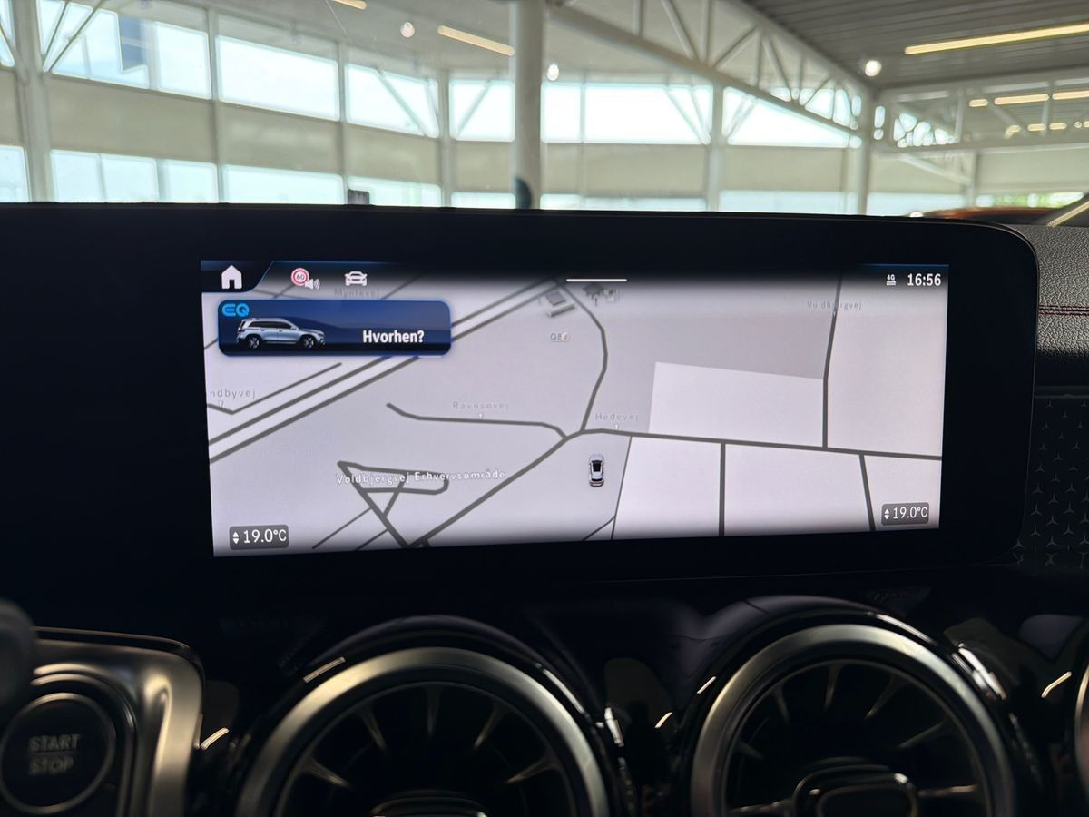 Hvid Mercedes EQB250+ fra 2025