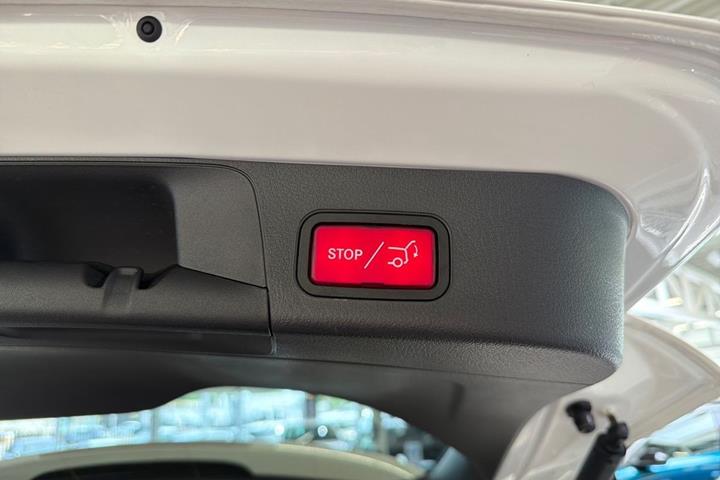 Hvid Mercedes EQB250+ fra 2025