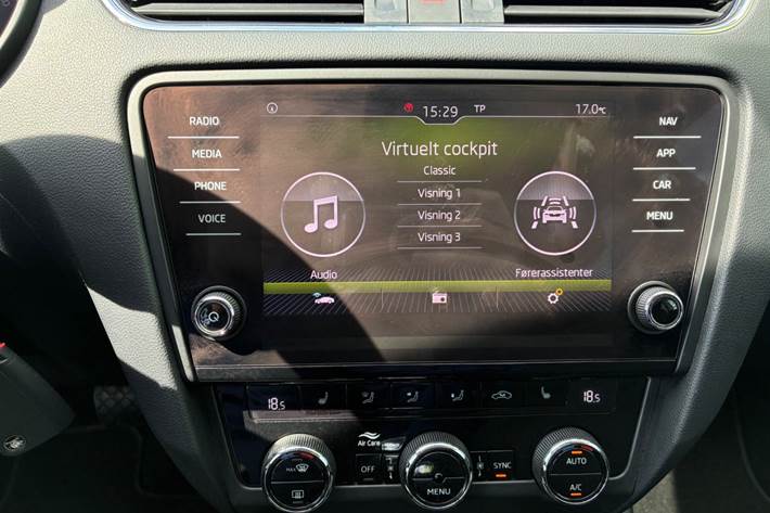 Grå Skoda Octavia fra 2020