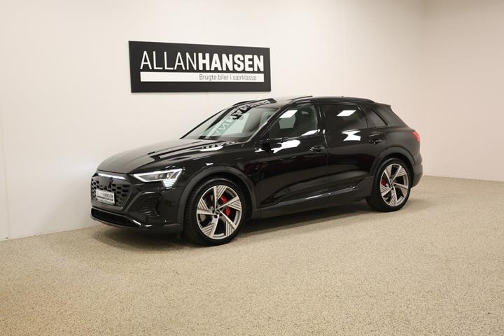 Sort Audi Q8 e-tron fra 2023 set udefra