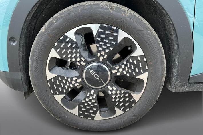 Blå Fiat 600e fra 2025