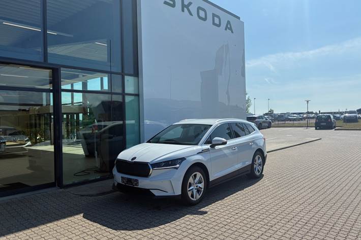 Hvid Skoda Enyaq fra 2025