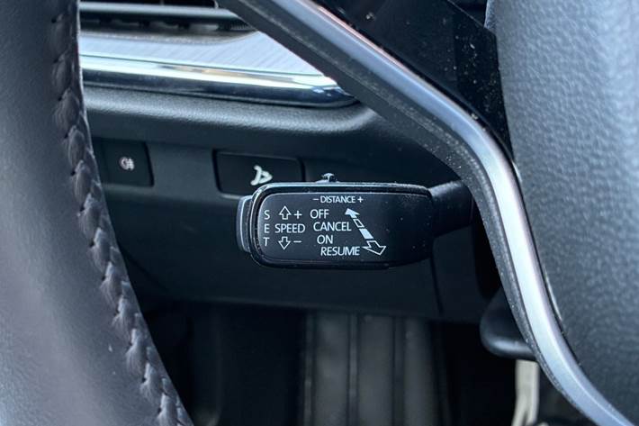 Hvid Skoda Enyaq fra 2025