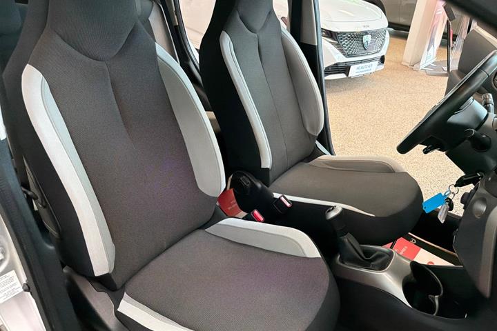 Sølv Toyota Aygo fra 2015