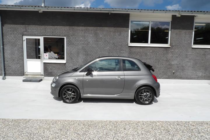 Grå Fiat 500C fra 2021
