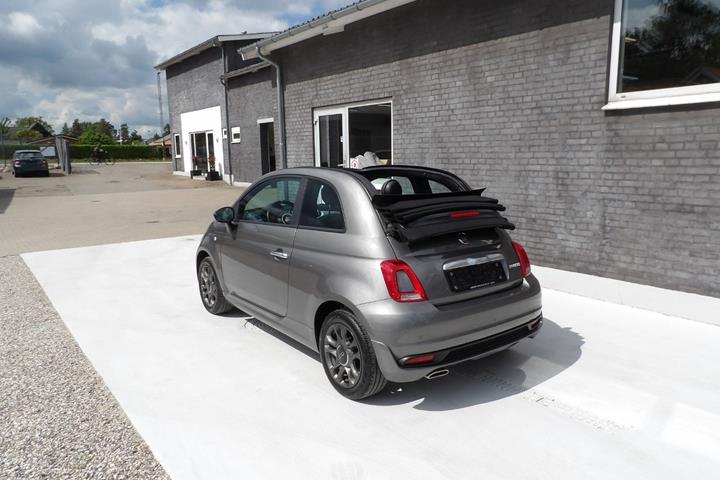 Grå Fiat 500C fra 2021