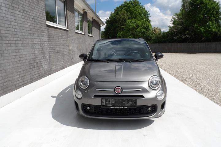 Grå Fiat 500C fra 2021