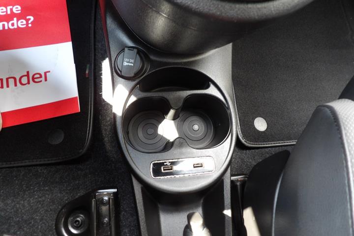 Grå Fiat 500C fra 2021